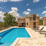 Villa Mir *