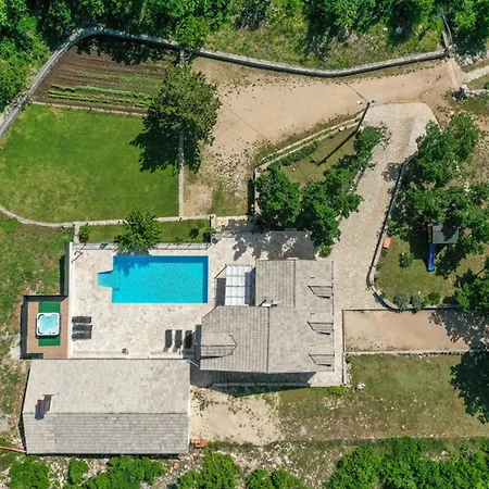Villa Mir